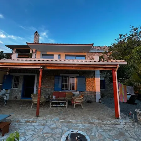 Yiannis & Victoria Apartment