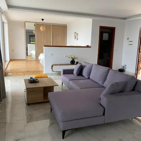 Yiannis & Victoria Apartment