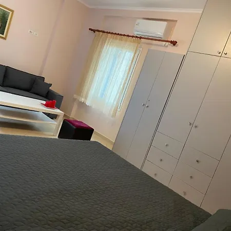 Yiannis & Victoria Apartment *