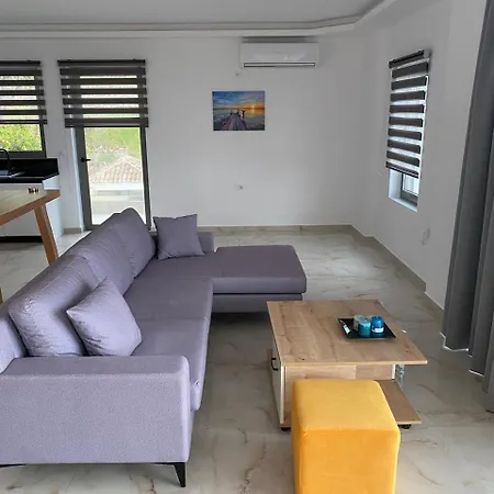 Yiannis & Victoria Apartment Himarë