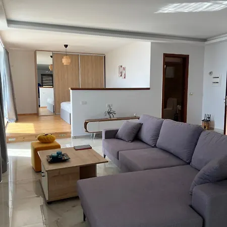 Yiannis & Victoria Apartment *