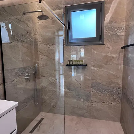 Yiannis & Victoria Apartment *